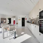 Luxury Coastal With Jacuzzi & Sauna *