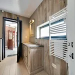 Luxury Coastal With Jacuzzi & Sauna