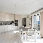 Villa Luxury Coastal With Jacuzzi & Sauna *